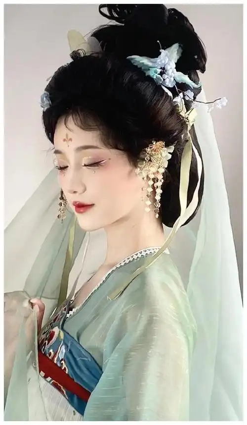 离奇的古装剧亿万投资背后的绝美造型让你大开眼界