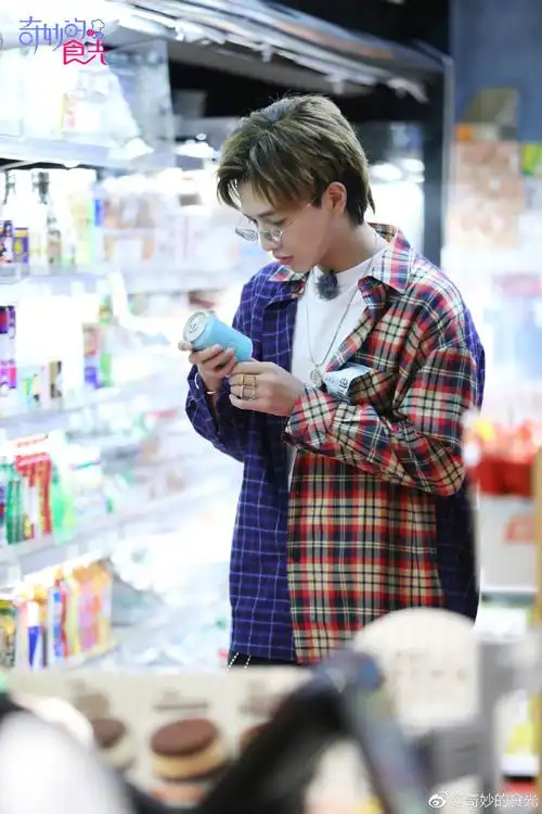 奇妙的食光超话今日逃离大厂任务失败,大厂男孩夜市跳eiei引无数路人