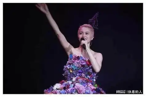 梁咏琪演唱会丈夫女儿上台为其庆生.|生日蛋糕_网易订阅