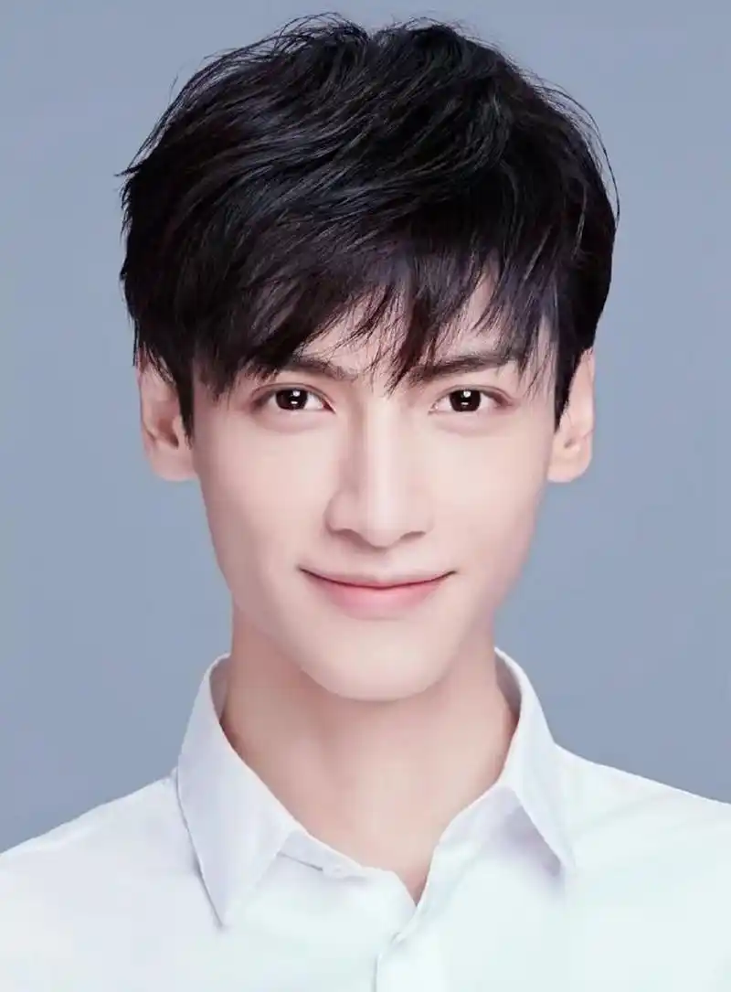 2012年,罗云熙和符龙飞组成双孖jl(double)男团正式出道,当时罗云熙