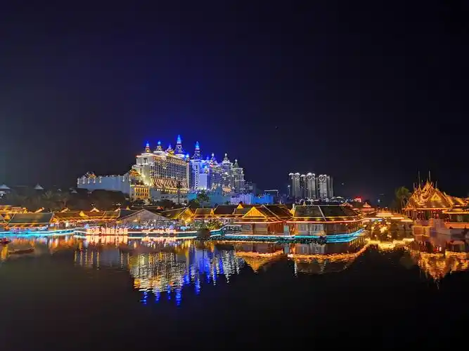 原相机拍摄西双版纳告庄西双景夜景