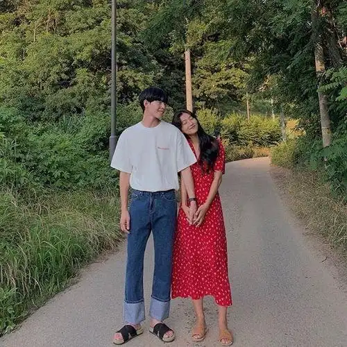 情侣拍照怎么摆姿势好?记住这几个动作,站着不动都能出大片!