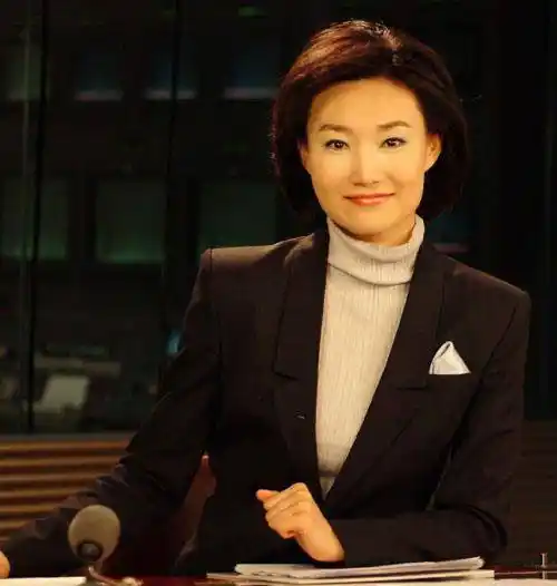 原创44岁李梓萌生活照曝光穿着朴素却难遮气质至今未婚因要求高