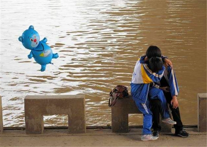 中学生谈恋爱,为什么家长总能及时发现?原因其实很简单!