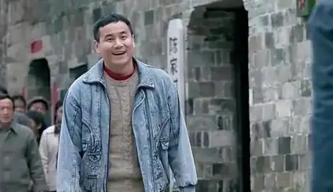 陈大光一有钱啊,整个人就开始飘了,变得特别自负.