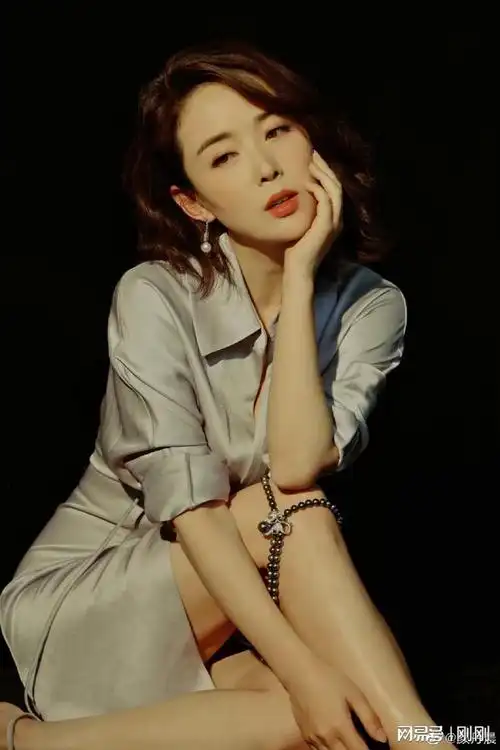 "最美嫦娥"颜丹晨|演员|背起爸爸上学_网易订阅