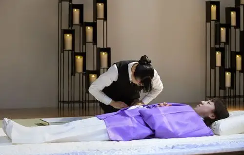 日本女孩月入数万长相漂亮却没人敢娶都害怕她的工作