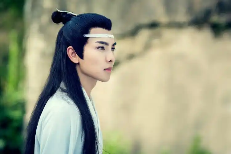 郑繁星晒《陈情令》三小只合影 可爱自拍获网友催发九宫格