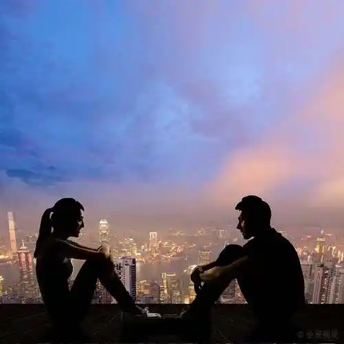 年轻_情侣_面对面_图片素材