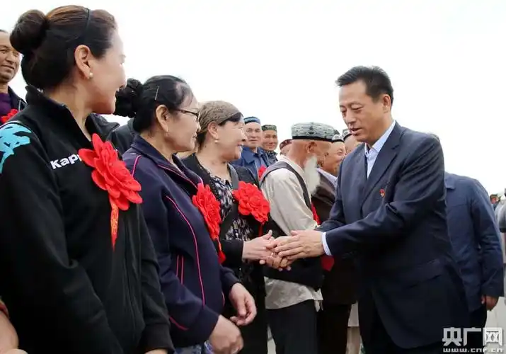 央广网国内 地方新闻     呼图壁县"阿同汗"爱心志愿服务队副队长海尼