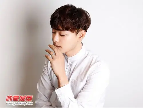 两款韩式卷刘海发型 男生最新潮发型图片-发型设计-帅哥发型网