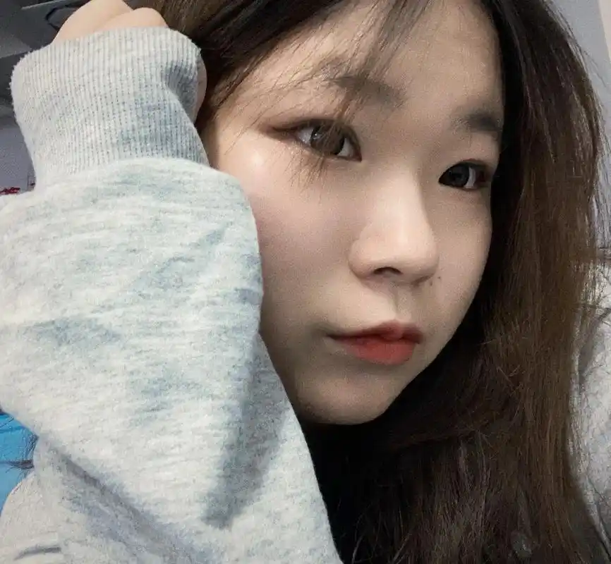 风吹哪页读哪页#普通女孩 #分享照片 - 抖音