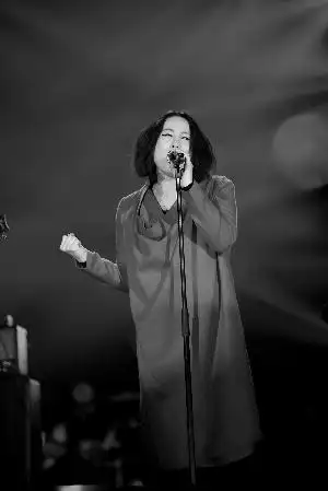 "我是歌手"从复出到退赛 罗琦再次淹没在掌声中