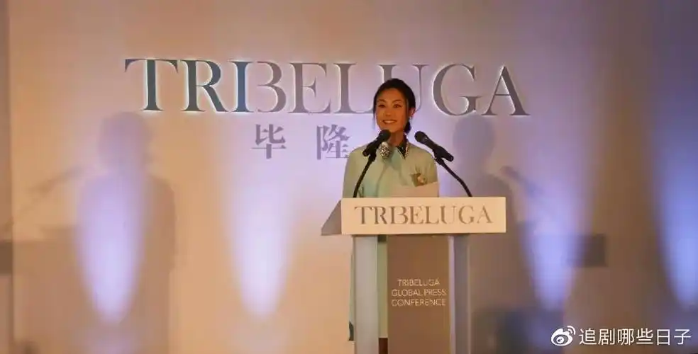 地产大亨掌上明珠34岁香港名媛罗力力含金汤匙而来抱5个月女儿而