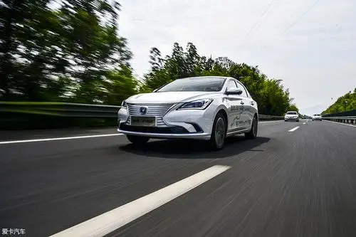 > 体验长安逸动 ev460