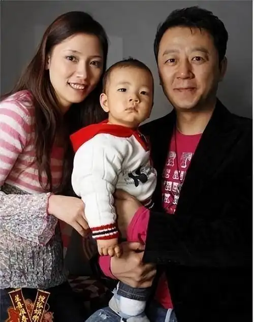 演员郭月老公是谁,演员郭月近照(郭涛妻子富态圆润)