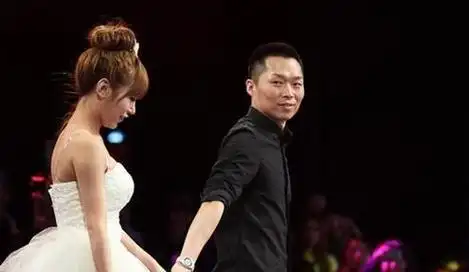 曾经宁愿坐在宝马车里哭的她,如今却发文遭受"家暴"|马诺|离婚|拜金女