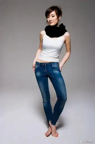 "曾轶可"高清组图秀出性感 川音校花长出"六张明星脸"