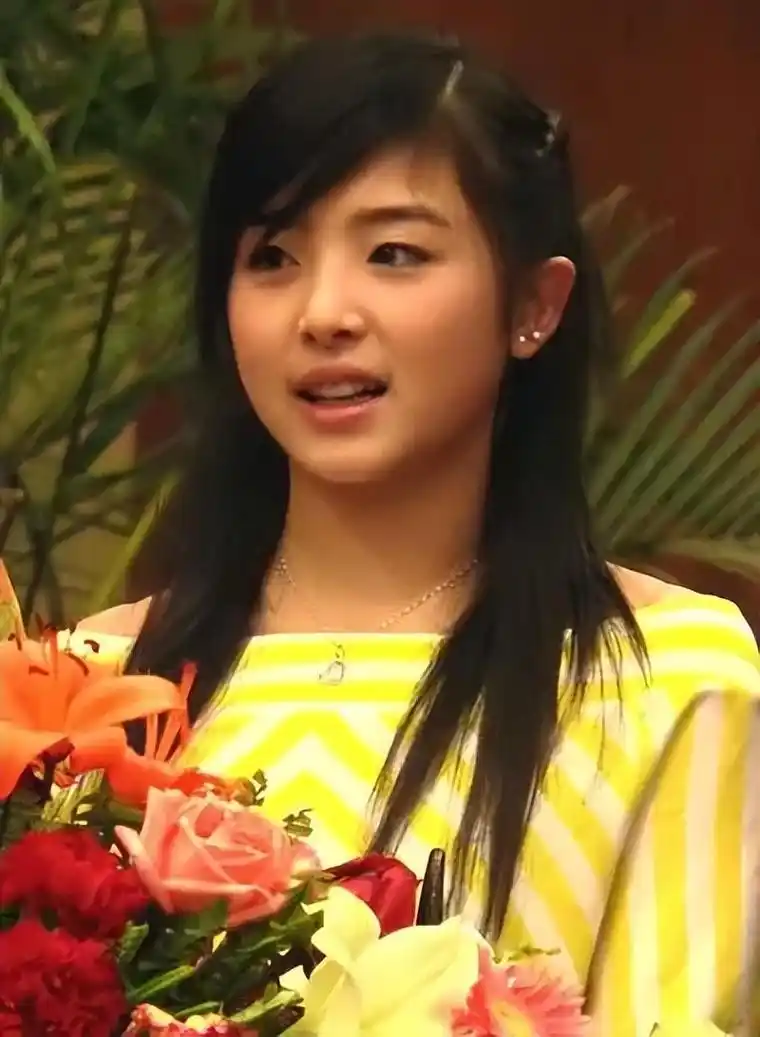 2007年,成名仅仅三年的张含韵遭受了任何女星都无法接受的事件,"p图"