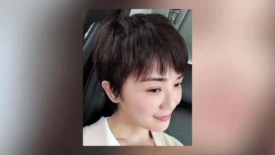 阿sa短发出镜帅气可爱 清爽似初中生