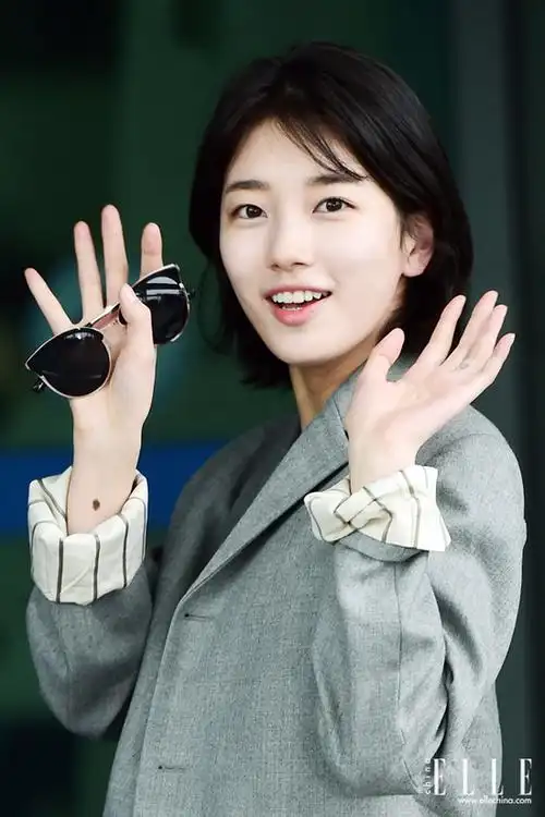 秀智剪短发被说像"中年大妈" 剪个刘海又嫩了