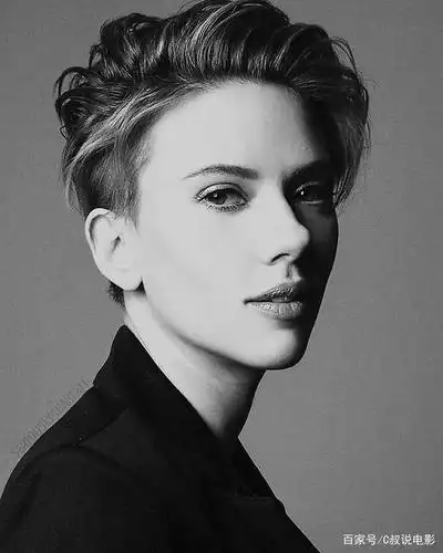 女神斯嘉丽性感另一面,短发,男装,又帅又酷,你还认得出么?