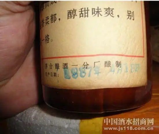 家里翻出1987年的"茅浆窖"这瓶28年的酒能值多