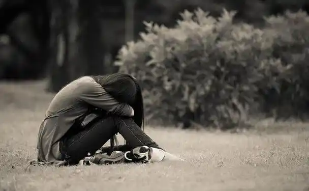 分手后走不出来是很常见的一个状态,可能你在这时候会感觉伤心欲绝