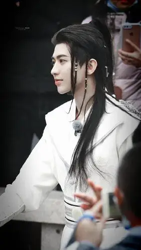 一见周郎误终身 蔡徐坤《奔跑吧》白衣古装路透疑是仙子下凡尘