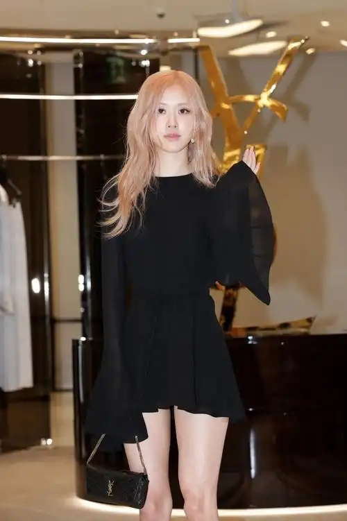 rosé x saint laurent 腿精朴彩英|rosé|朴彩英_新浪新闻