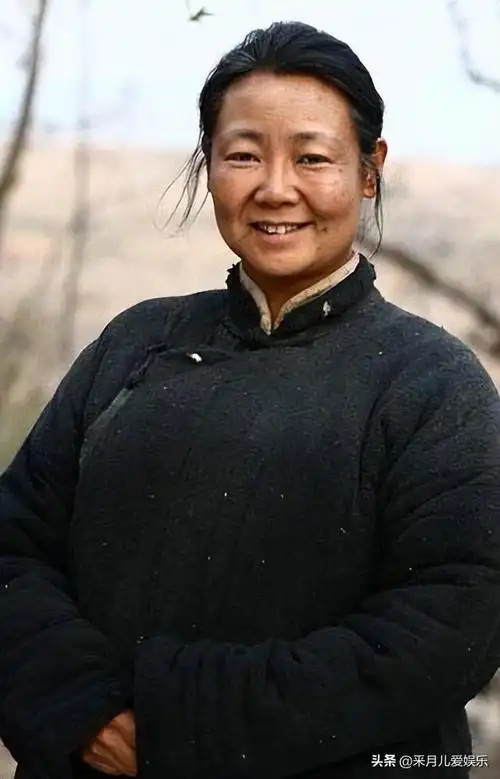 1,萨日娜影视剧中饰演过农村妇女的明星有很多,但如果演员不