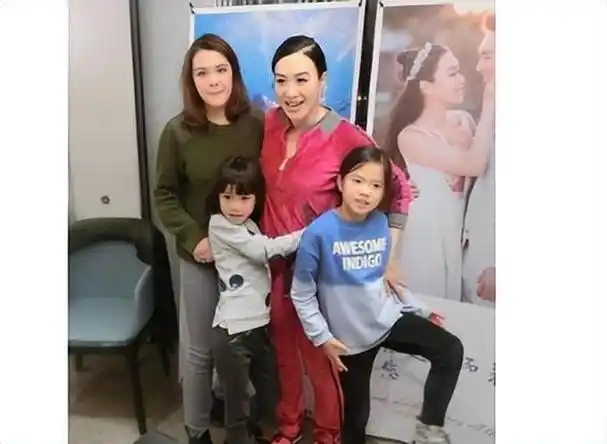 3段婚姻3个女儿51岁再为小12岁老公生四胎钟丽缇为啥这么拼