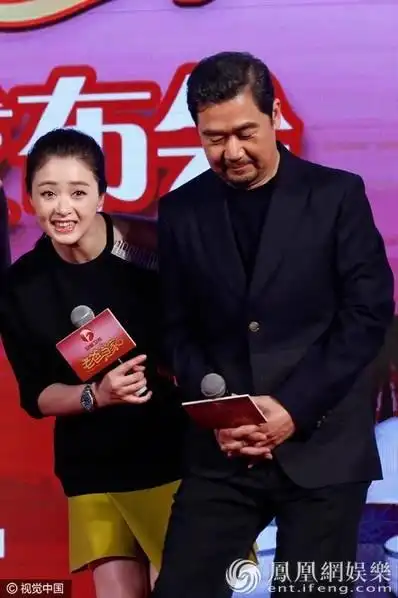 "康熙""华妃"首合作张国立蒋欣亲密热聊好熟络