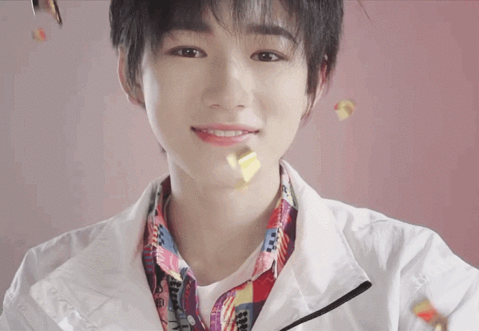 宋亚轩你是夜空中最亮的星 cr.微博