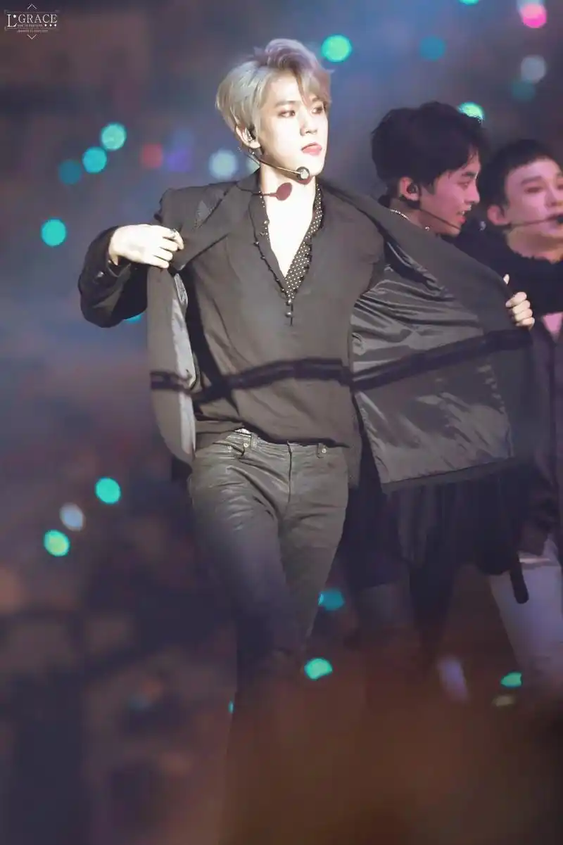 边伯贤发色大赏之----绝美银发 请大声喊出他的名字!#边 - 抖音