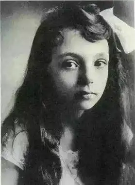 杜拉斯:4岁父亲去世,母亲重男轻女,16岁成为中国富二代的情人_李云泰_