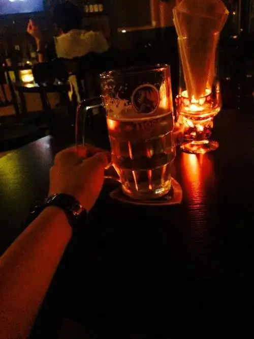 喝酒,是男人一辈子的正经事也是女人享受的事.