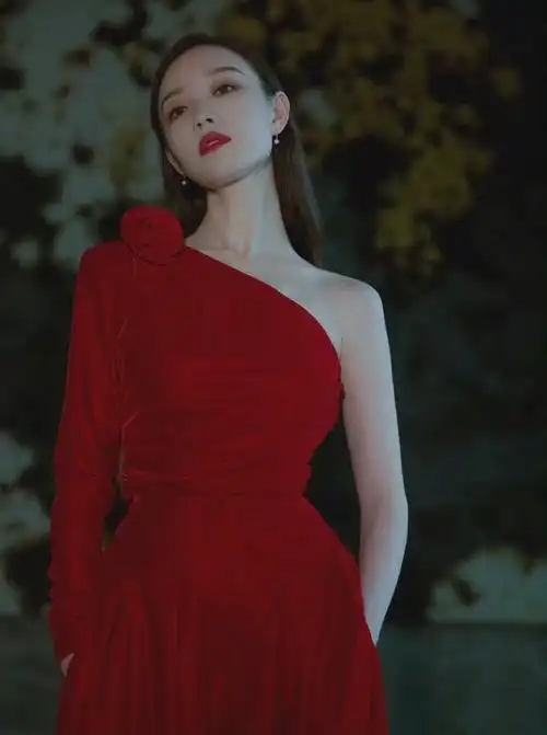 倪妮红裙拍摄图风情万种摇曳生姿倪妮真的好美