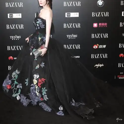 200303/芭莎慈善夜 cr missing |杨幂