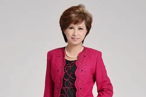 婚礼当天妈妈简单发型图解