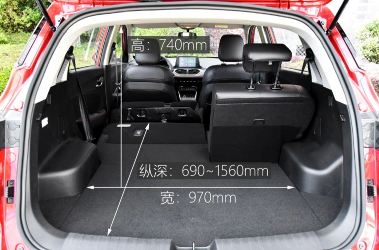 乘坐大概能多出一两拳的腿部空间,载物上因为宝骏510的座椅放倒后是