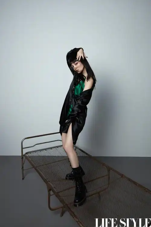 张韶涵复古摩登写真图片19