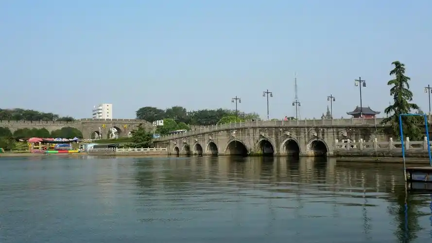 门城楼上寅宾楼城楼上九龙桥桥头处所看到的九龙桥都有不同的感受建议