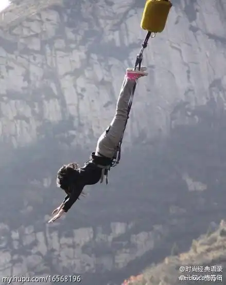 如果你在蹦极过程中绳子突然断了,但你只能喊两个字,你会喊什么?