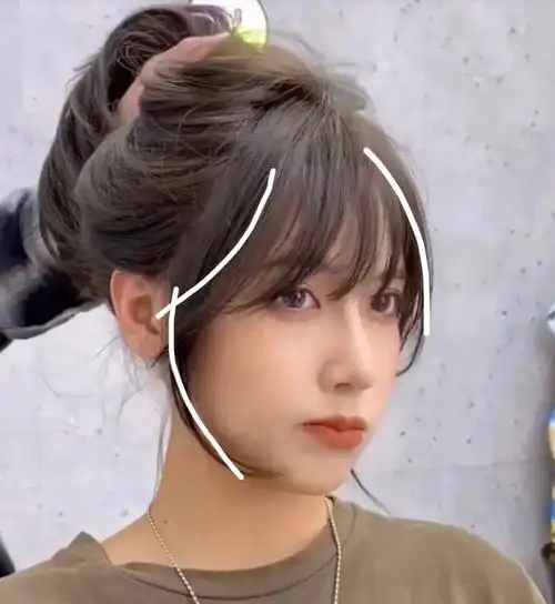 ① 八字刘海这种刘海的效果就是特别显脸小,还看起来很有气质.