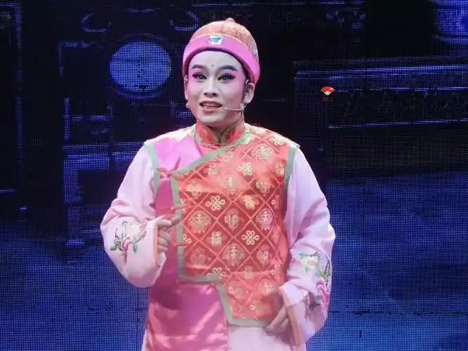 越剧演员小生风采熊莲芬