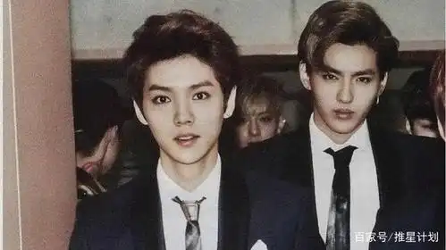 鹿晗,吴亦凡聚餐画面曝光,告别手势是兄弟无疑,大型爷青回现场