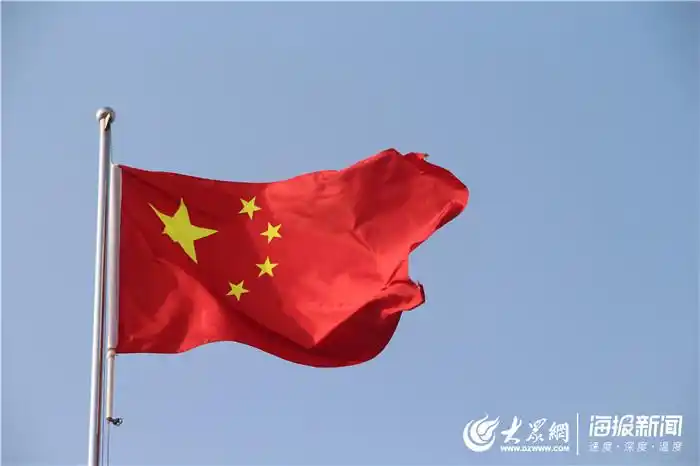 欢度国庆 单县商务局在高韦庄镇刘寨村举行升国旗仪式