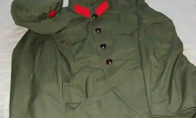 71式军装几代人最爱,的确良18元造价不菲,全力保战士穿新衣