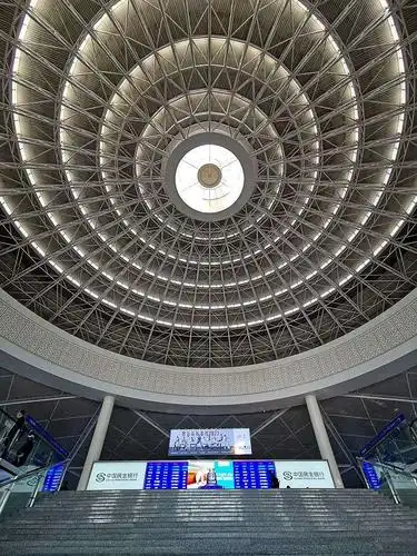 在呼和浩特东站候车